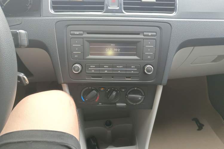 Used Skoda Rapid 2013 1.4L Manual Smart Selection Trim
