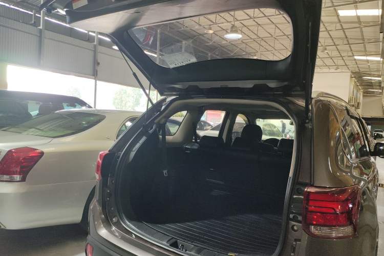 Used Mitsubishi Outlander 2016 2.4L 4x4 Luxury Edition 7-Seater