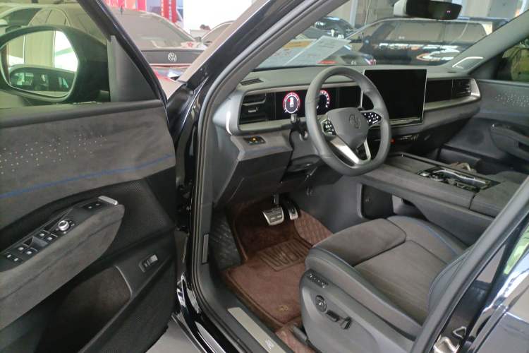 Used Volkswagen Teramont 2025 Tiguan Pro 450TSI Four-Wheel Drive Summit Edition
