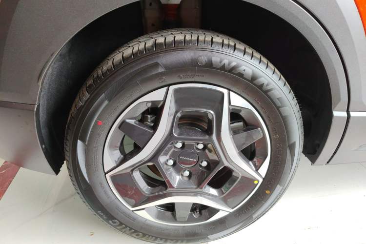 Used Dongfeng NAMMI 06 2025 401 Pro
