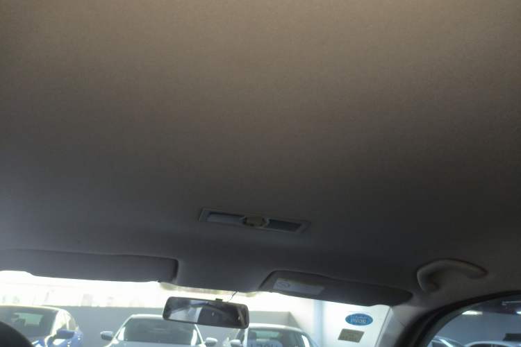 Used Volkswagen Lavida 2015 1.6L Manual Fashion Edition
