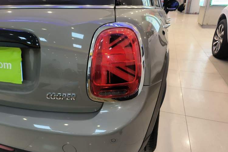 Used  MINI 2019 1.5T COOPER Classic Edition Five-Door Version
