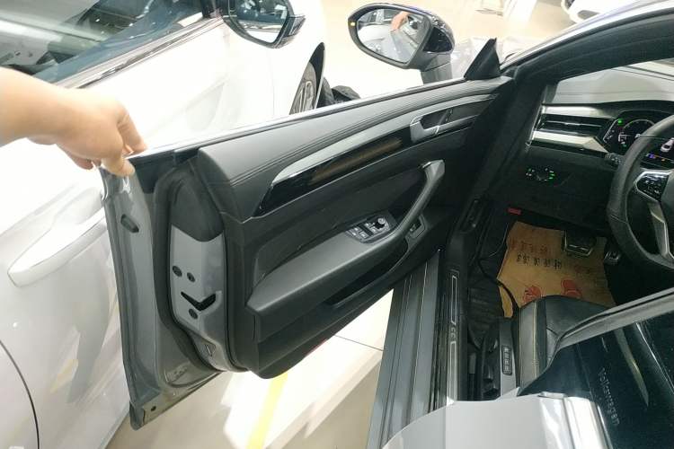 Used Volkswagen FAW-Volkswagen CC 2023 380TSI Striking Edition
