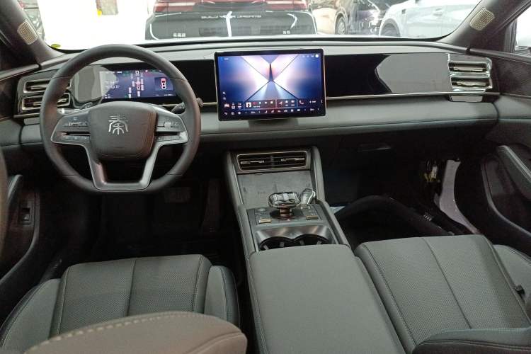 Used BYD Qin L 2025 DM-i Smart Drive 120KM Superior Model
