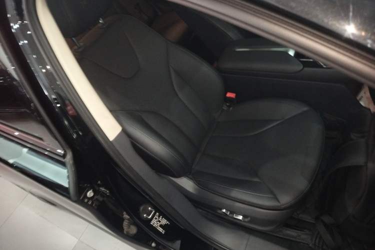 Used Hongqi E-QM5 2023 620km PLUS
