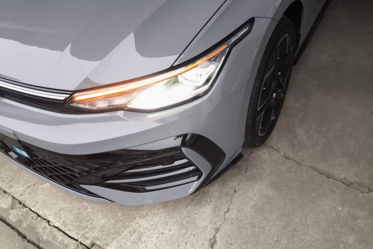 Used Volkswagen Golf 2025 300TSI R-Line
