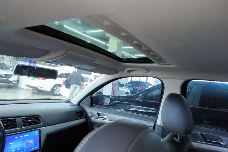 Used Volkswagen Lavida 2015 1.6L Automatic Comfort Edition
