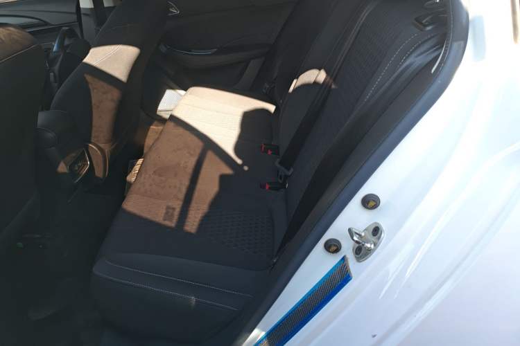 Used Roewe i5 2020 1.5L Manual 4G Connect Luxury Edition