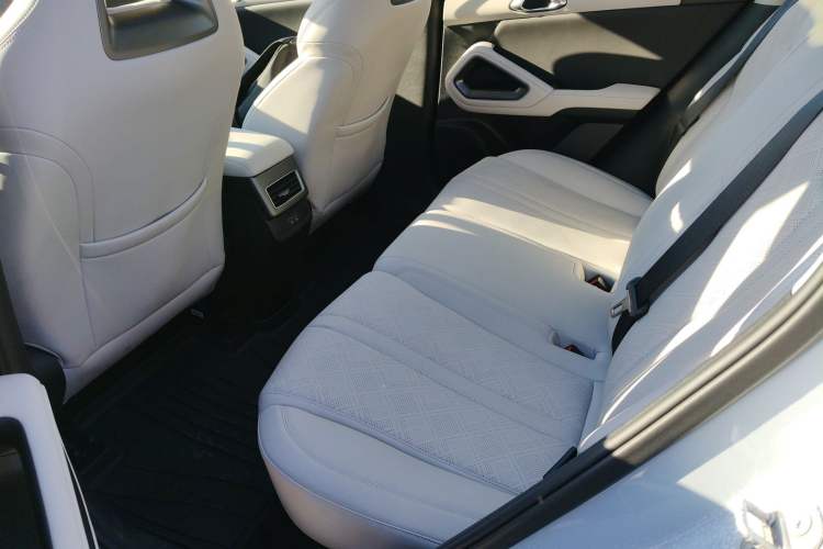 Used BYD Yuan UP 2025 Intelligent Driving Version 401 km Beyond-Range Edition