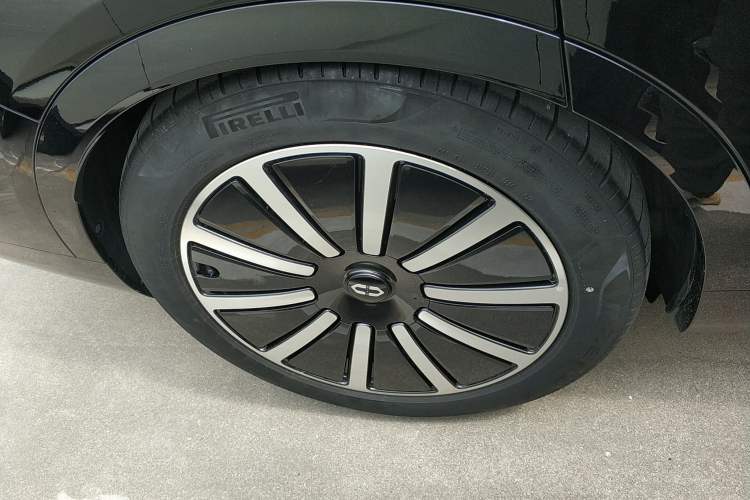 Used Hima AITO M9 2024 Range-Extended Max Edition 42 kWh 6-Seater Version
