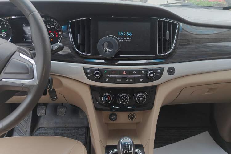 Used Baojun 730 2016 1.5L Manual Comfort Version 7 Seats China V Emission Standard