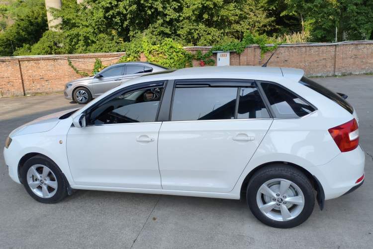 Used Skoda Rapid Spaceback 2016 1.6L Automatic Chuanxing Edition

