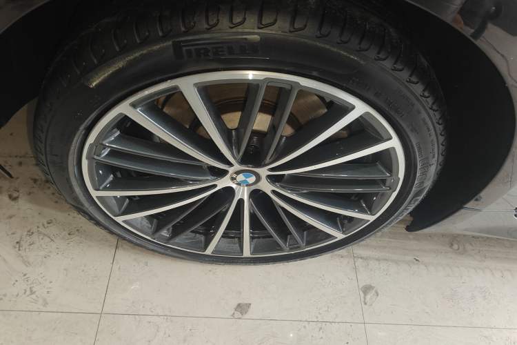 Used BMW 5 Series 2019 Facelifted 530Li Leading Edition M Sport Package