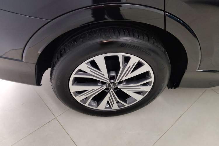 Used Audi Q5 e-tron 2023 40 e-tron Shining Edition Mecha Kit