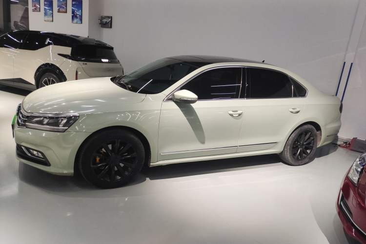 Used Volkswagen Passat 2016 330TSI DSG Luxury Edition
