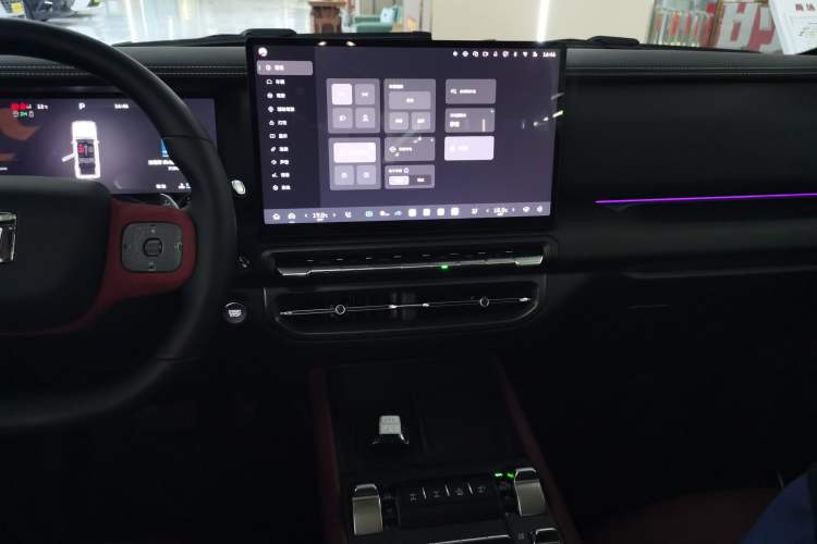 Used Tank 300 2025 2.0T Conqueror