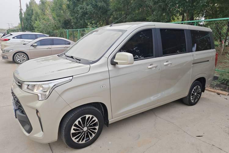Used Dongfeng Fengon 380 2022 1.5L Comfort-Class Passenger Vehicle (Steel Spring) with 7 Seats
