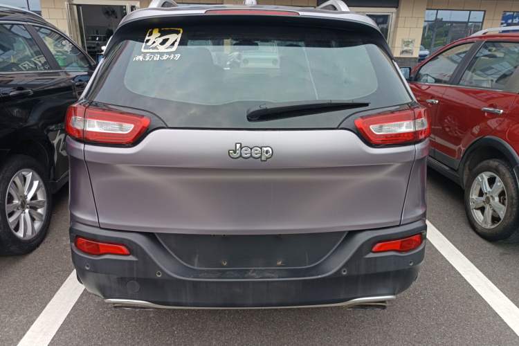 Used  Cherokee 2016 2.4L Professional Edition

