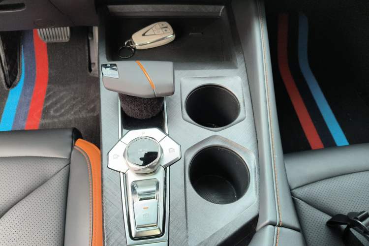 Used Changan UNI-V 2023 1.5T Prestige Model
