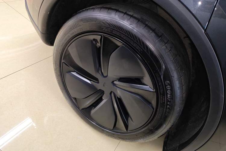 Used Tesla Model Y 2025 Rear-Wheel-Drive Version
