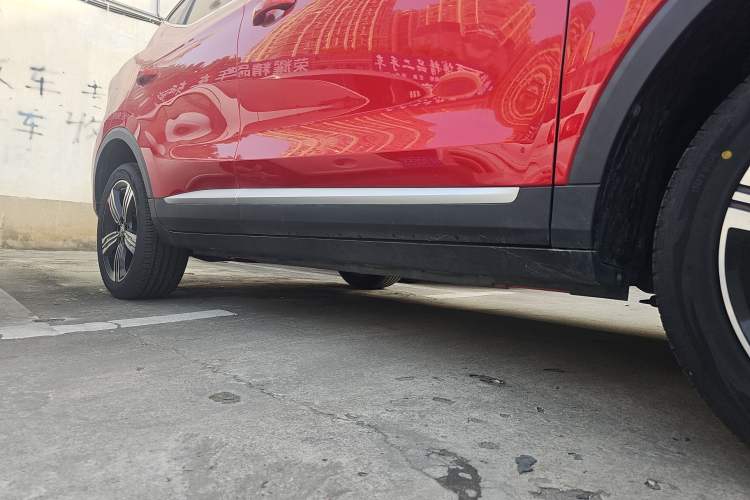 Used MG ZS 2020 Global Bestseller with 1.5L Engine Manual Transmission and a Massive 65-Inch Panoramic Sunroof Version
