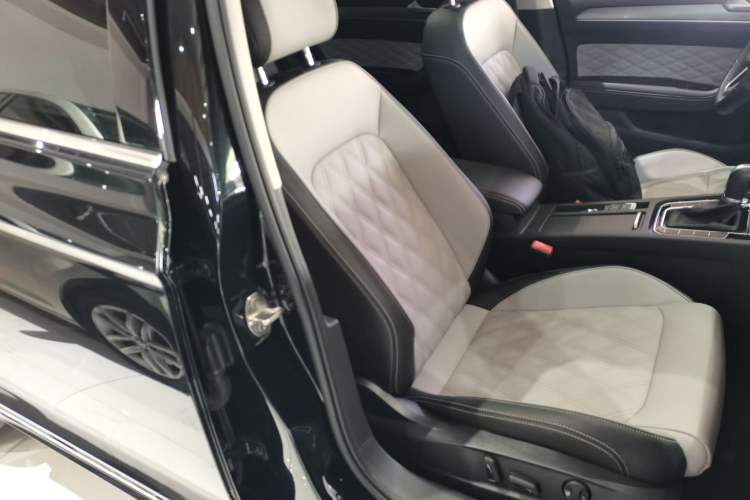 Used Volkswagen Magotan 2023 2 Million Units Limited Edition 330TSI DSG Leading Version
