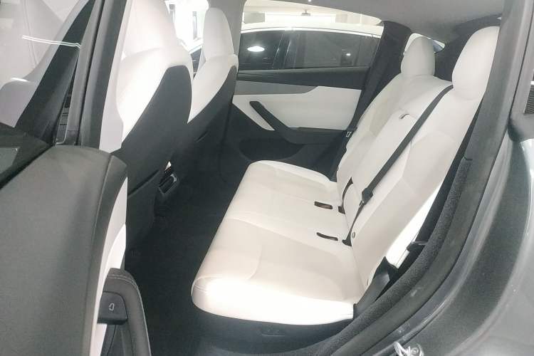 Used Tesla Model Y 2025 Rear-Wheel-Drive Version