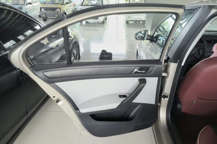 Used Skoda Rapid 2013 1.6L Automatic Smart Selection Model
