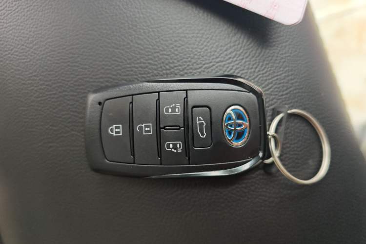 Used Toyota Sienna 2023 2.5L Hybrid Deluxe Edition
