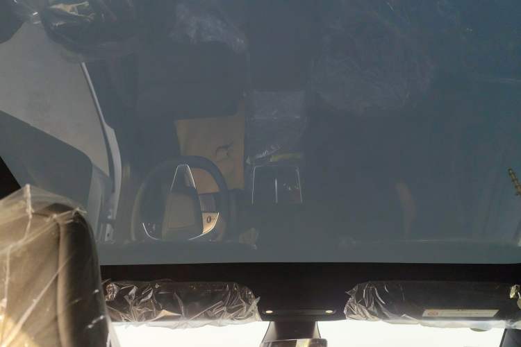 Used Tesla Model Y L 2025 Long-Range All-Wheel-Drive Version
