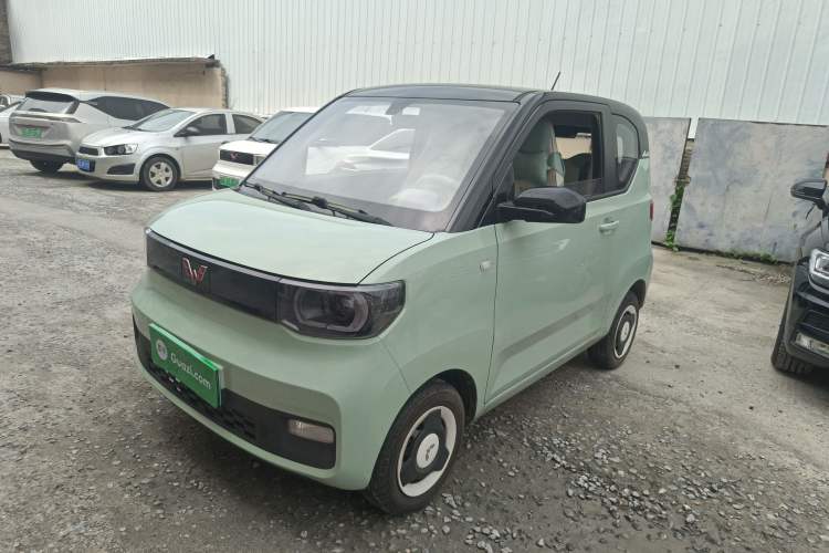 Used Wuling Hongguang MINIEV 2021 Macaron Sandwich Model 120 km Lithium NMC
