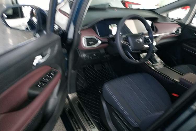 Used GAC Trumpchi M6 2023 PRO 270T DCT Elite Edition
