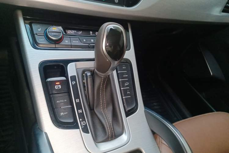 Used Geely Auto Emgrand X7 Sport 2016 1.8TD Automatic ZhiZun Version
