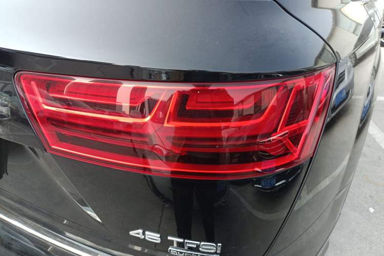 Used Audi Q7 2019 45 TFSI Comfort Model
