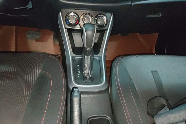 Used Suzuki S-Cross 2015 1.6L CVT Two-Wheel Drive Entry-Level Trim
