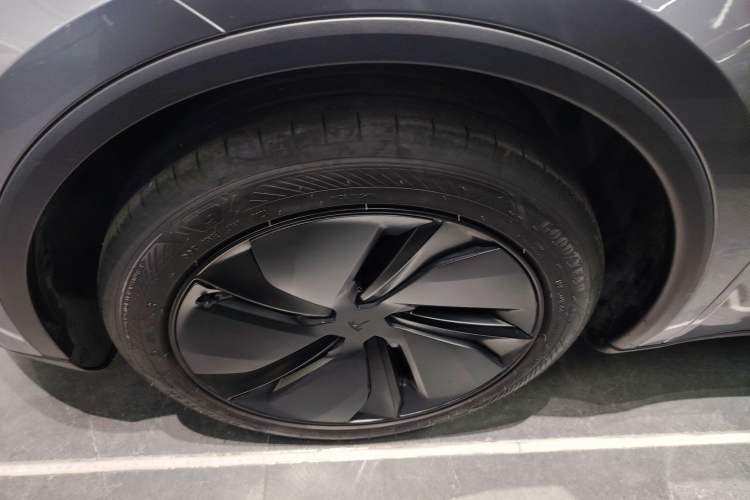 Used Tesla Model Y 2025 Rear-Wheel-Drive Version