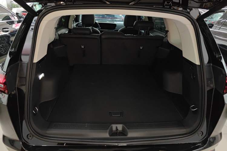 Used Buick Envision 2025 Encore Plus 28T Two-Wheel-Drive Platinum Edition