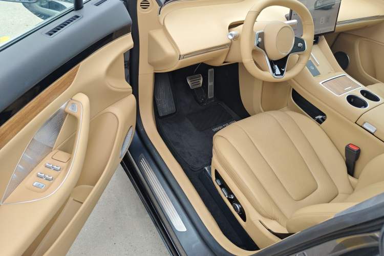 Used Hima Luxeed R7 2024 All-Electric 736 km Ultra
