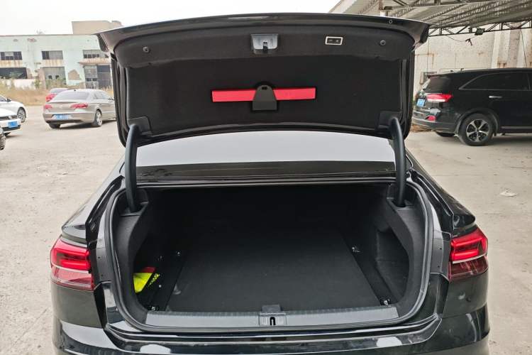 Used Volkswagen Phideon 2019 380TSI Two-Wheel Drive Business Edition China VI Standard