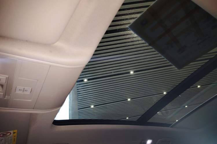 Used Volkswagen Tiguan L 2019 330TSI Automatic Two-Wheel Drive Smart Luxury Version China VI Standard
