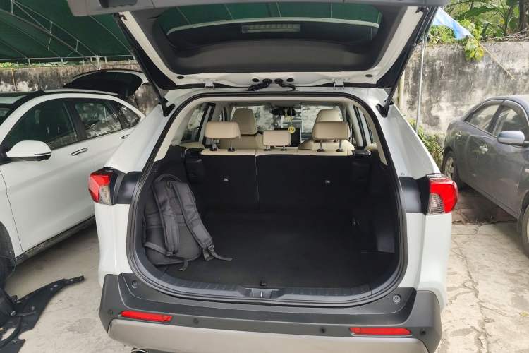 Used Toyota RAV4 2020 2.0L CVT Two-Wheel Drive Fashion PLUS Edition
