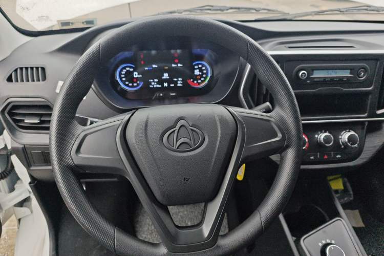 Used Chana Ruixing EM60 2025 Passenger Version Comfort Model 6 Seats 300 km Liftback Door
