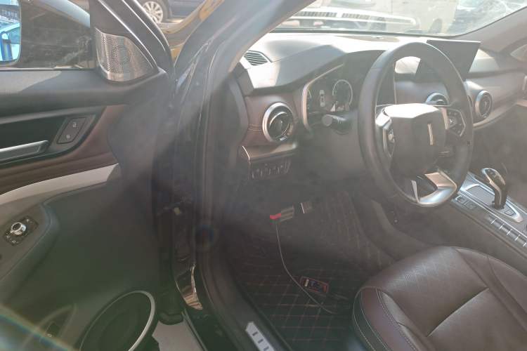 Used Wey VV6 2018 2.0T Two-Wheel Drive Flagship Version China V Standard
