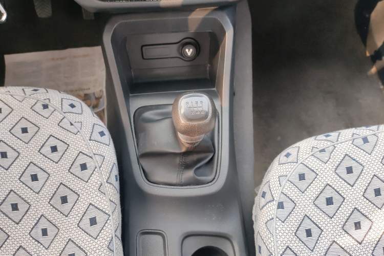 Used Wuling Hongguang 2019 1.5L S Basic Version China VI Standard LAR
