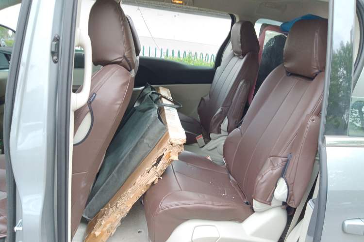 Used Buick GL8 2023 Land Executive Class Comfort Model