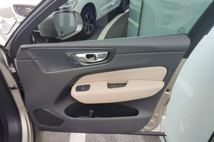 Used Volvo XC60 2026 B5 4x4 Smart Luxury Edition
