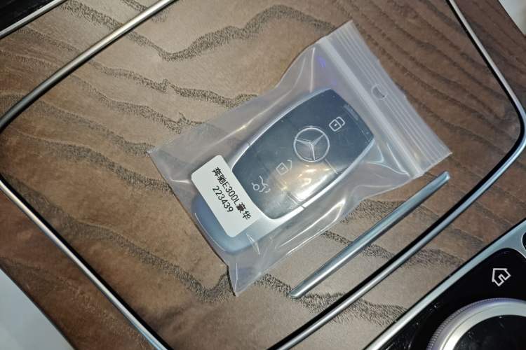 Used Mercedes-Benz E-Class 2018 Facelift E 300 L Luxury Edition
