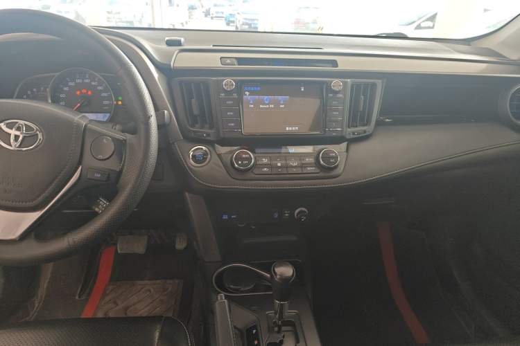 Used Toyota RAV4 2018 2.0L CVT Two-Wheel Drive Fashion X Edition