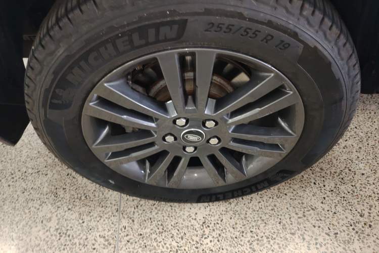 Used Land Rover Discovery 2016 3.0 SC Obsidian Black Heritage Edition SE
