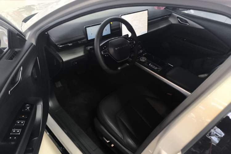 Used Wuling Xingguang 2024 Co-Creation Edition 510 Advanced Model
